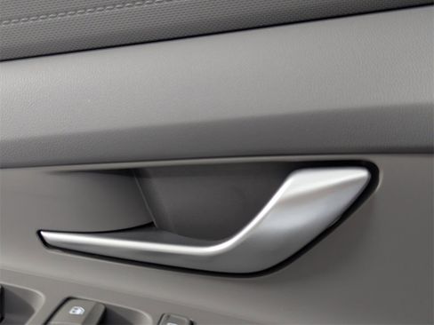 New 2025 Hyundai Elantra SE image 14