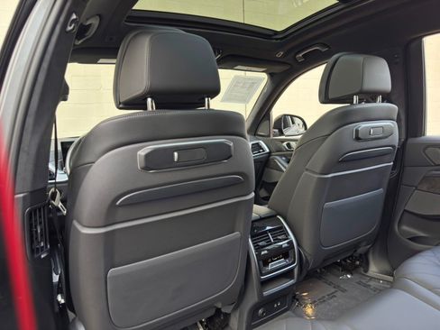 Used 2023 BMW X7 xDrive40i w/ M Sport Package AWD/4WD image 40