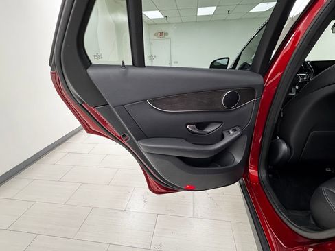 Used 2020 Mercedes-Benz GLC 300 4MATIC image 11