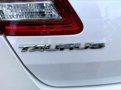 Used 2018 Ford Taurus SHO w/ Driver Assist Package AWD/4WD image 10