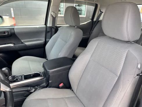 Used 2019 Toyota Tacoma SR5 AWD/4WD image 5