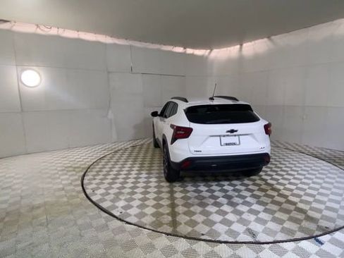 Used 2024 Chevrolet Trax RS w/ Driver Confidence Package image 9