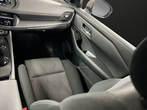 Used 2025 Nissan Rogue SV image 19