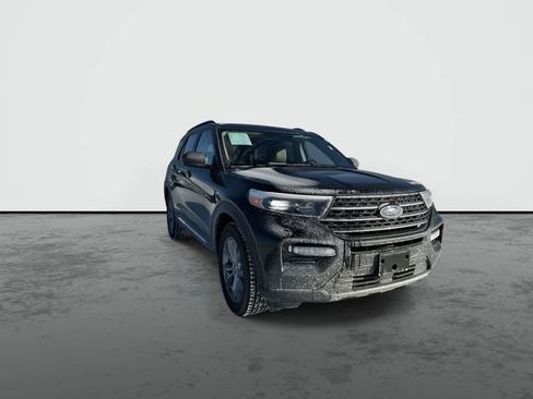 Used 2020 Ford Explorer XLT w/ Equipment Group 202A image 2
