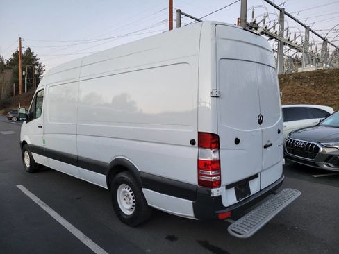 Used 2016 Mercedes-Benz Sprinter 2500 image 4
