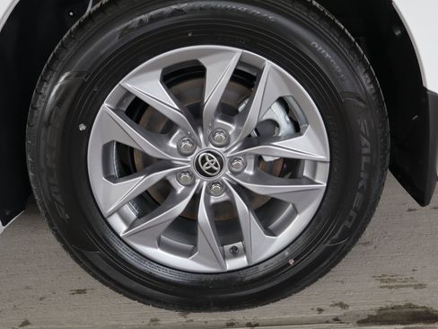 Used 2025 Toyota Sienna LE AWD/4WD image 26
