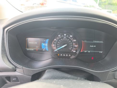 Used 2018 Ford Fusion SE w/ Fusion SE Technology Package FWD image 2