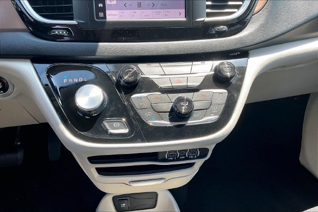 Used 2023 Chrysler Voyager LX FWD image 10