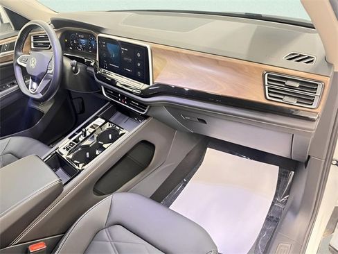 Used 2025 Volkswagen Atlas SE image 13