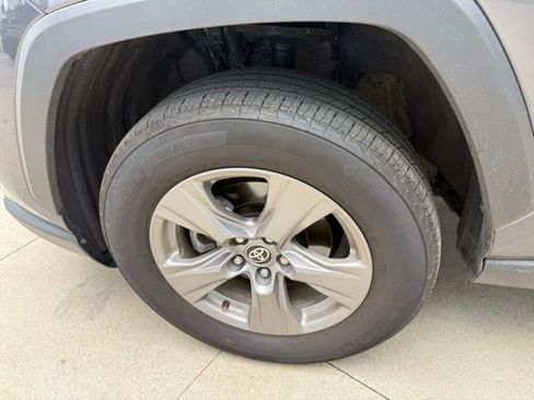 Used 2025 Toyota RAV4 XLE image 12