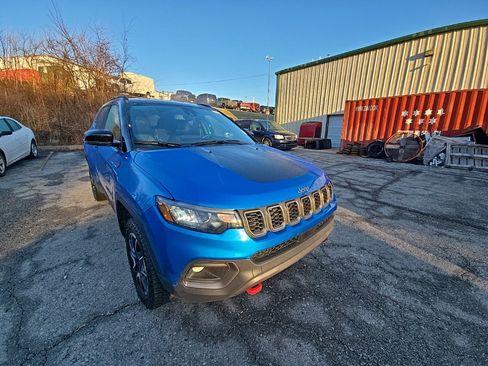 Used 2024 Jeep Compass Trailhawk image 11