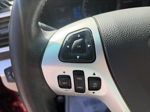Used 2015 Ford Explorer XLT w/ Equipment Group 202B AWD/4WD image 29