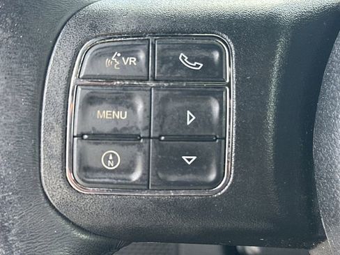 Used 2017 Jeep Wrangler Unlimited Sahara w/ Connectivity Group AWD/4WD image 21