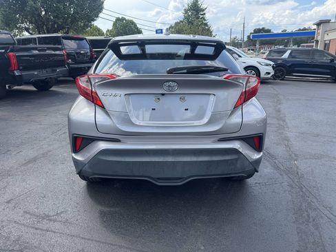 Used 2020 Toyota C-HR XLE FWD image 4
