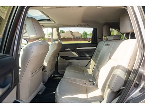 Used 2015 Toyota Highlander XLE AWD/4WD image 15