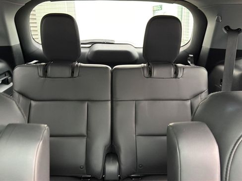 Used 2022 Ford Explorer XLT w/ Equipment Group 202A AWD/4WD image 24