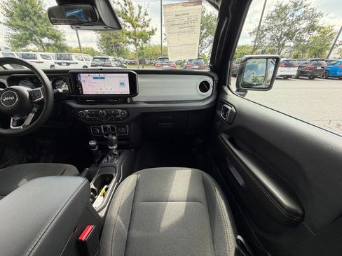 Used 2025 Jeep Wrangler Unlimited Sahara AWD/4WD image 20