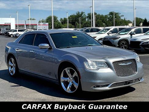 Used 2015 Chrysler 300 C Platinum w/ Light Group RWD image 3