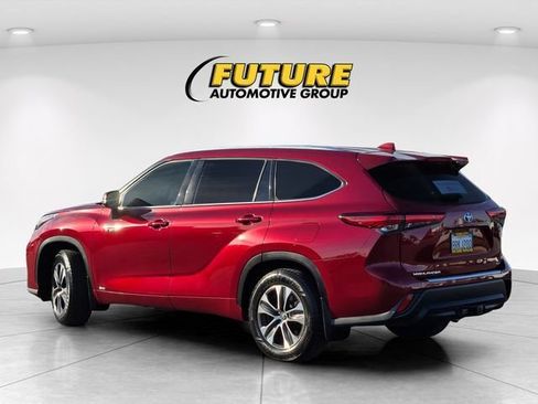 Certified 2020 Toyota Highlander XLE AWD/4WD image 7
