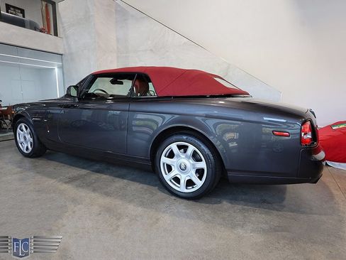 Used 2017 Rolls-Royce Phantom Drophead Coupe RWD image 6