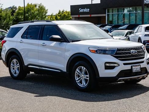 Used 2021 Ford Explorer XLT w/ Equipment Group 202A AWD/4WD image 6