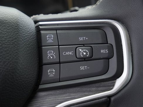 Certified 2024 Jeep Wagoneer Series II AWD/4WD image 17