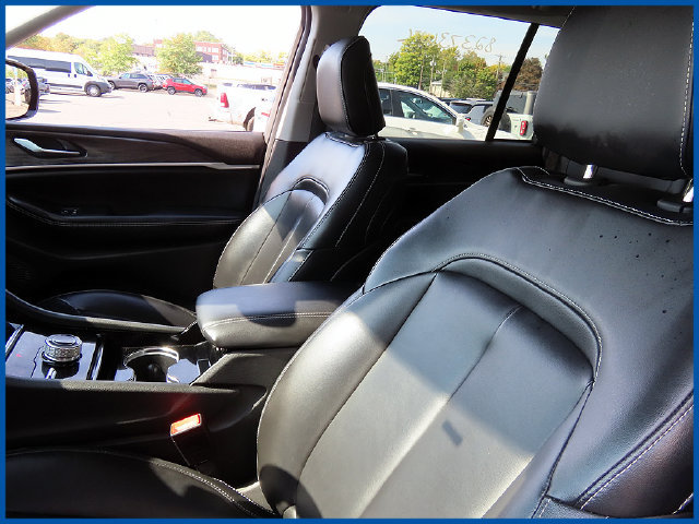 Used 2023 Jeep Grand Cherokee Limited w/ Black Appearance Package AWD/4WD image 14
