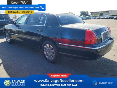 Used 2010 Lincoln Town Car Executive L RWD image 3