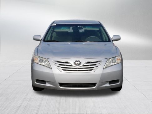 Used 2009 Toyota Camry LE FWD image 2