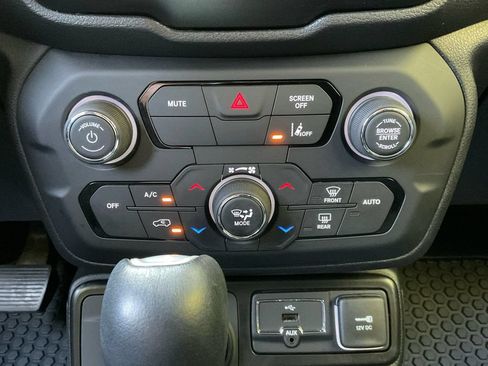 Used 2023 Jeep Renegade Trailhawk AWD/4WD image 24