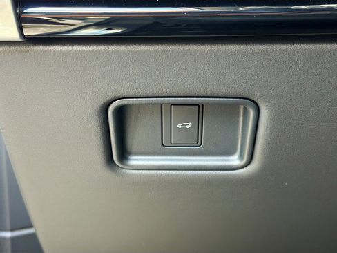 New 2025 Land Rover Range Rover SE image 39