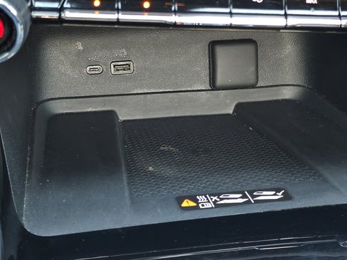 Used 2024 Chevrolet Traverse RS image 9