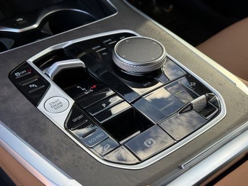 Certified 2024 BMW X7 xDrive40i w/ M Sport Package image 28