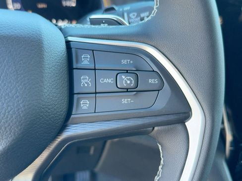 New 2025 Jeep Grand Cherokee Altitude image 27