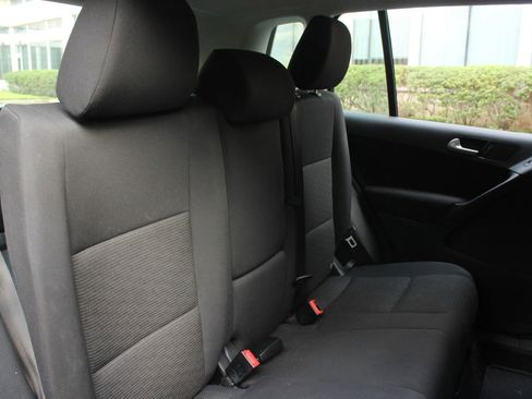 Used 2017 Volkswagen Tiguan S FWD image 22