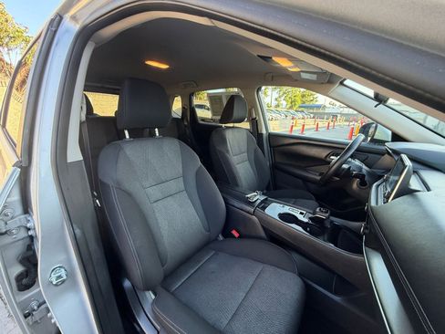 Used 2025 Nissan Rogue SV FWD image 38