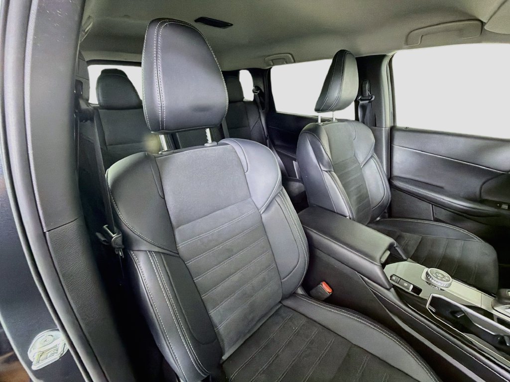 Used 2025 Mitsubishi Outlander SE FWD image 32
