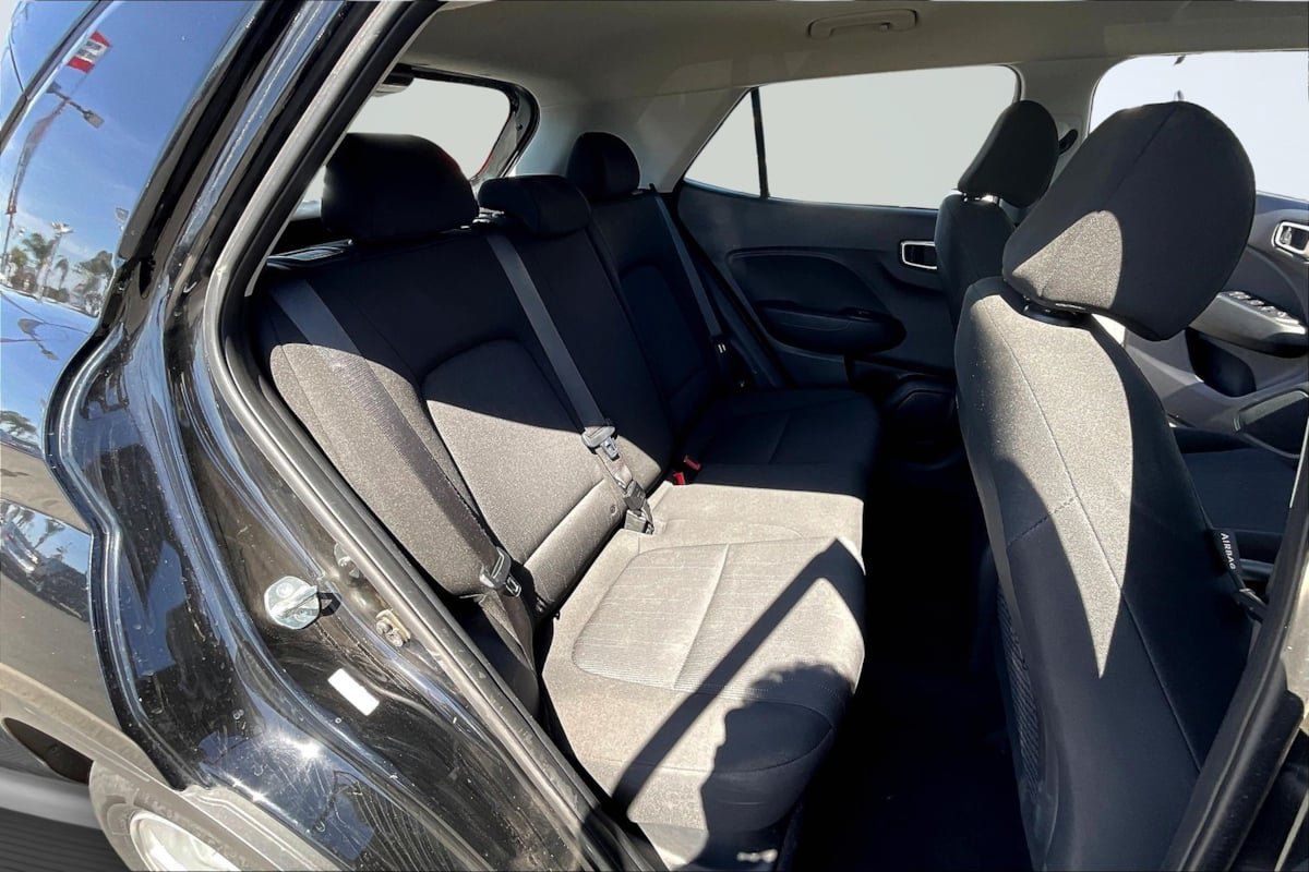 Used 2024 Hyundai Venue SE FWD image 27