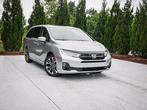 Used 2026 Honda Odyssey Elite image 2