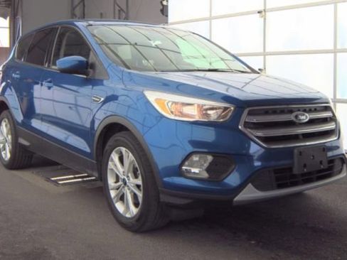 Used 2017 Ford Escape SE image 1