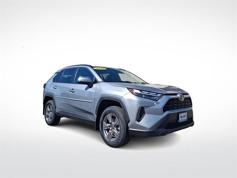 Used 2022 Toyota RAV4 XLE image 1