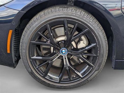 Used 2022 BMW 530e w/ Premium Package image 25