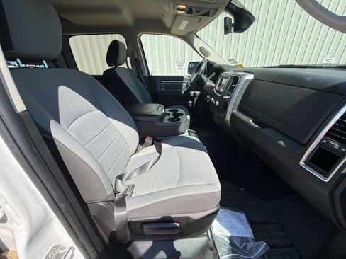 Used 2022 RAM 1500 Classic SLT AWD/4WD image 39