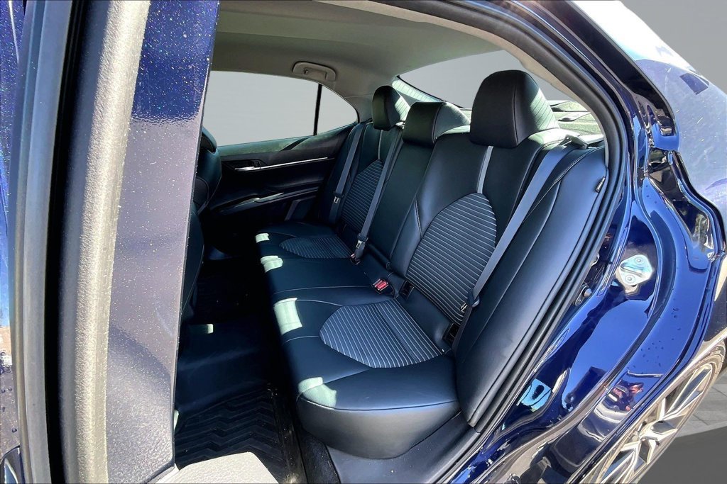 Used 2022 Toyota Camry SE w/ Carpet Mat Package (TMS) FWD image 19