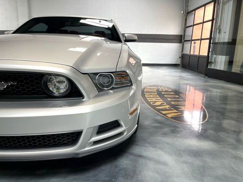 Used 2013 Ford Mustang GT Premium image 4