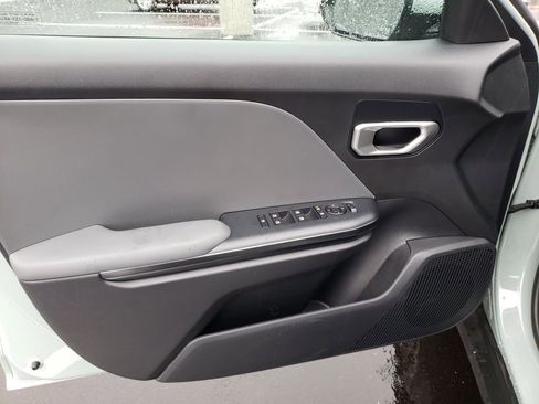 New 2025 Kia K4 LXS image 15