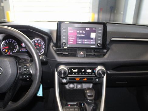 Used 2021 Toyota RAV4 LE image 21