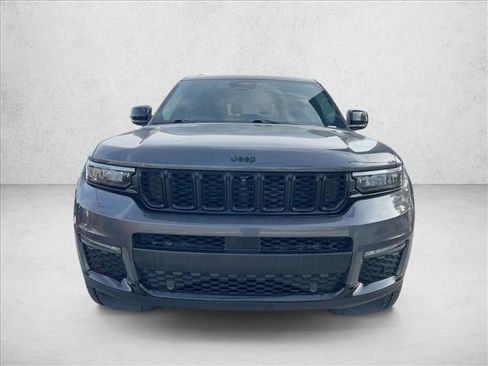 Used 2022 Jeep Grand Cherokee L Limited w/ Luxury Tech Group II image 2