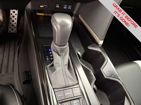 Used 2025 Toyota Camry SE w/ Multimedia Upgrade Package image 17