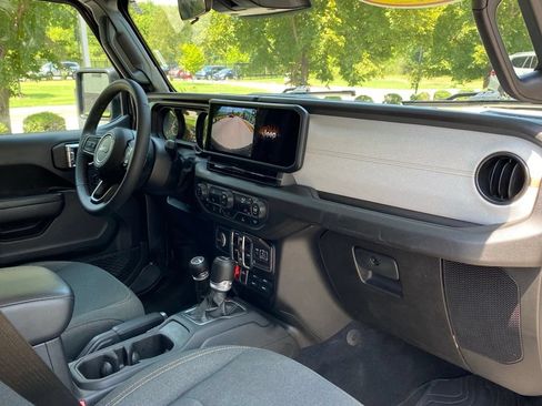 Used 2025 Jeep Wrangler Unlimited Sport AWD/4WD image 28